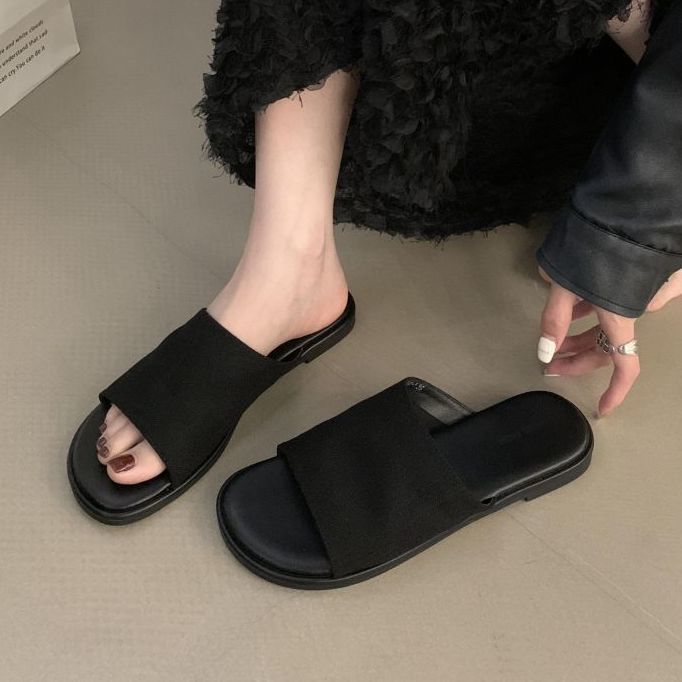 French flat-bottomed retro casual one-word slippers for women's summer wear 2025 new seaside vacation beach cool slippers