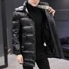 Daunenjacke mit glänzender Oberfläche, mittlere bis lange Länge, warme und dicke Winterjacke für Herren in Übergröße