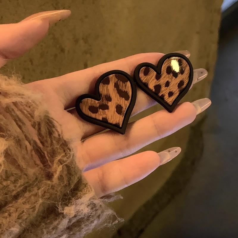 European and American Retro Leopard Print Irregular Love Stud Earrings Women's Simple Earrings Autumn and Winter Ears