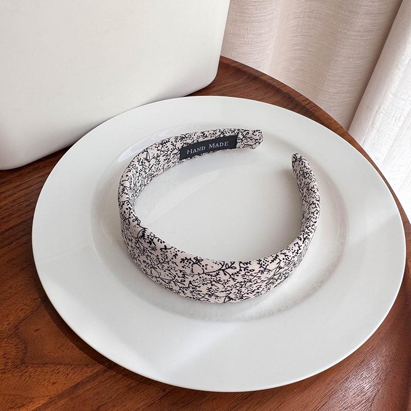 Vintage 4CM White Black Floral Print Headband with Sponge Padding for Women Fashionable Retro Hair Accessory