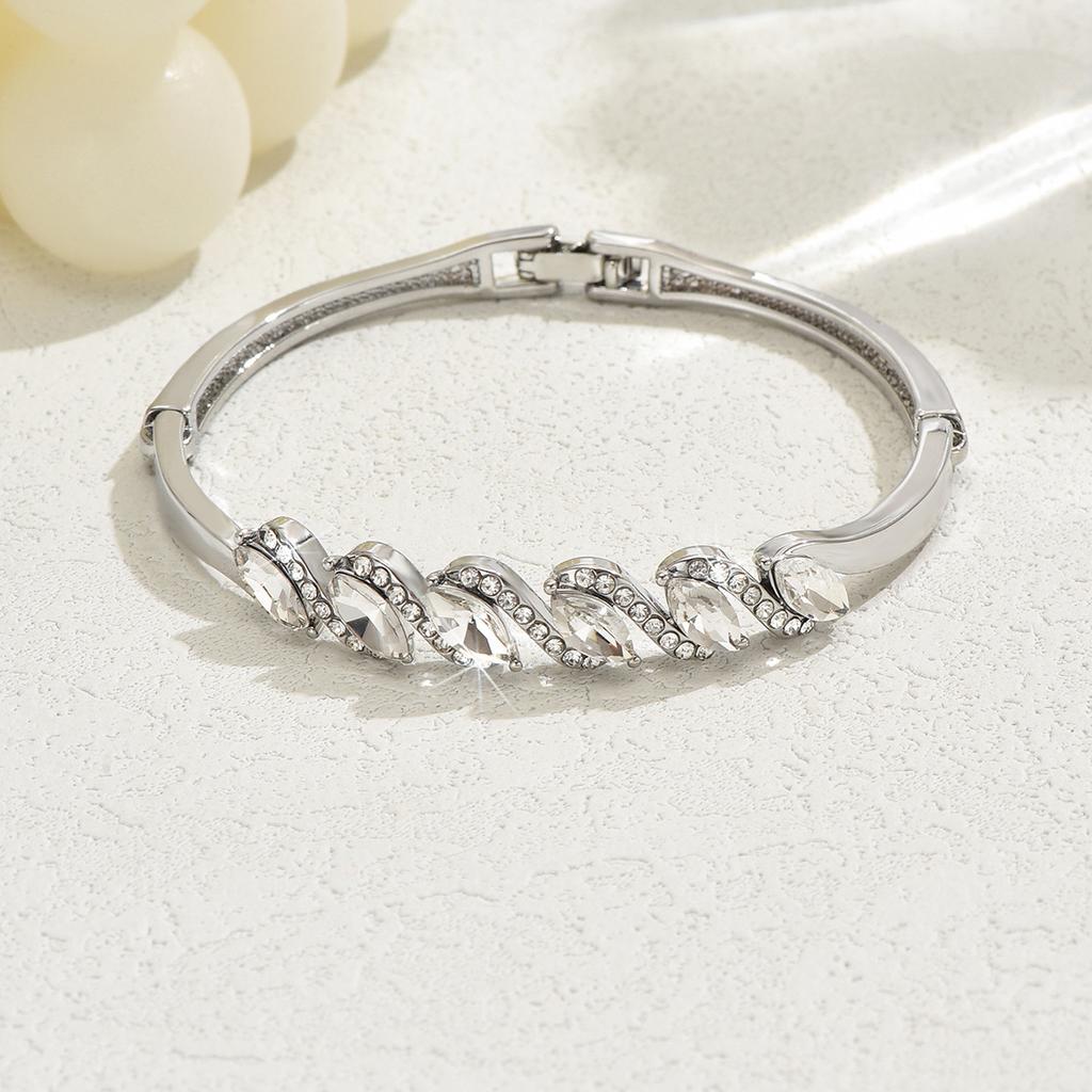 Glass Crystal Inlaid Twist Fashion Bracelet Light Luxury Niche Exquisite Temperament Jewelry Bracelet
