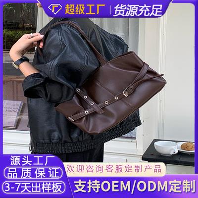 Kadın çantaları – Geniş Çantalar