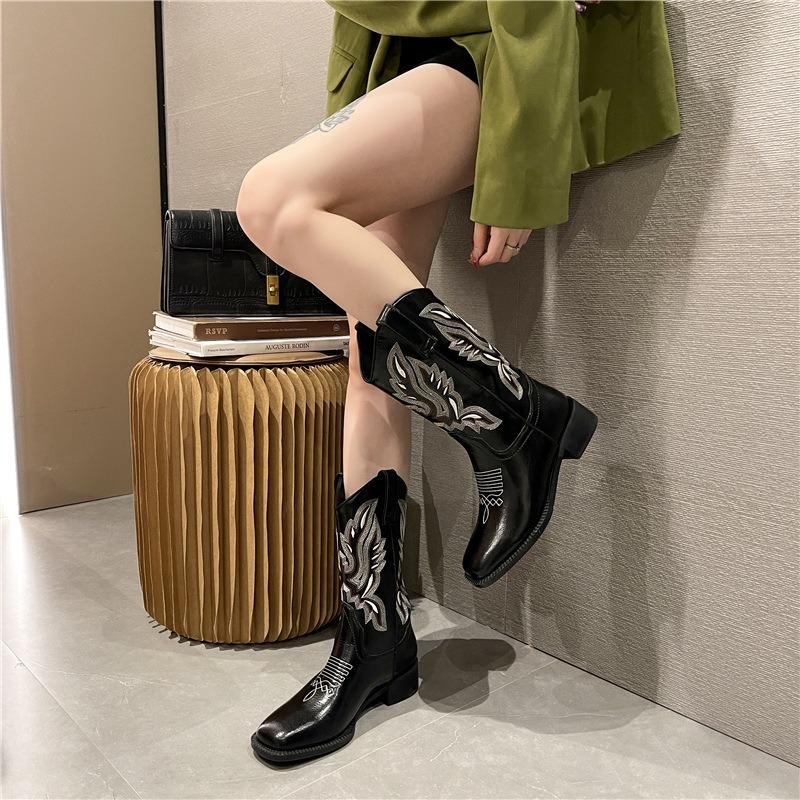 Western cowboy boots retro embroidered knight boots women's new He Sui V mouth medium boots long boots