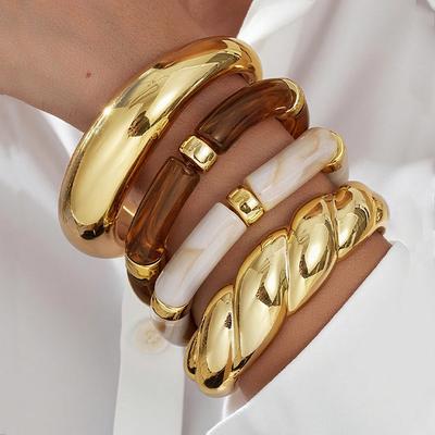 4 Stück Vintage Minimalistisch Elegant Braun Harz Elastisches Armband Set Goldfarbe Glatt Offene Armbänder Für Frauen Täglichen Urlaubs Schmuck