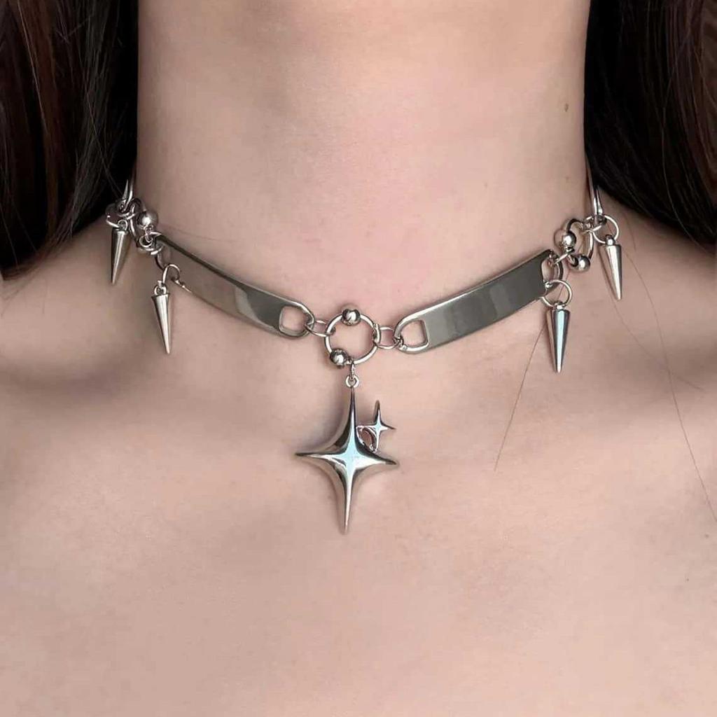 Star Pendant Necklace Multifunctional Shimmering Neck Jewelry Alloy Texture Suitable for Everyday Wear and Parties