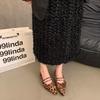 Elegante High-End unregelmäßige dünne Riemchen spitze Wildleder Single Shoes Frühling und Herbst dünne Mary Jane Schuhe