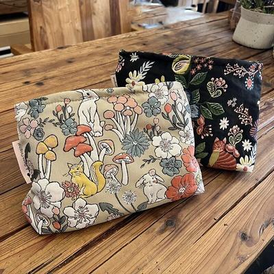 Fashion Embroidered Jacquard Clutch Makeup Bag Cosmetic Bag Travel Toiletry Skincare Products Organizer Pouch Makeup Neceser