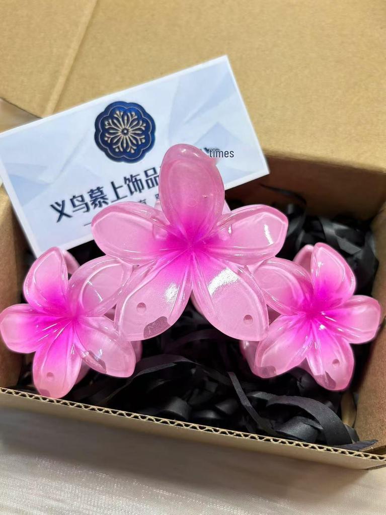 European/American Three Flowers Plumeria Claw Clip - Cute Large Hairpin for Women's Bun