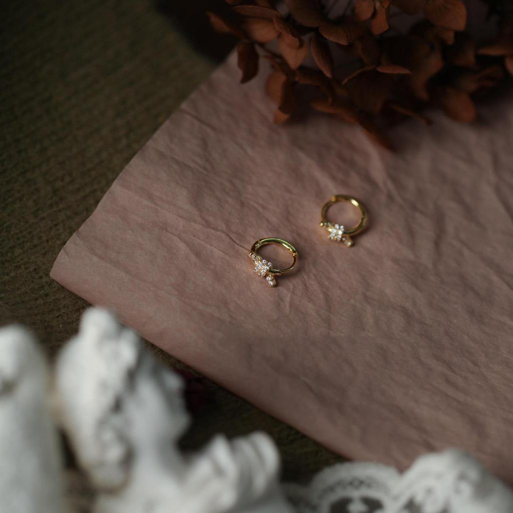 Xiao Shi S925 Sterling Silver 14K Gold-Plated Shiny Ear Cuff Hoop Earrings.