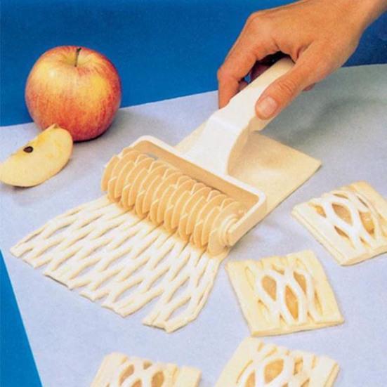 Pizza Dough Roller Cutter, Plastic Baking Texture Wheel for Cake Decorating, Manual Ribbon Stripe Cutter for Pastry Cookies, Kitchen Tool
