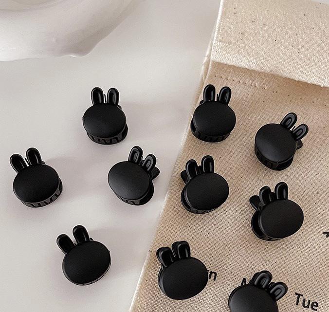 Princess Style Plum Blossom Black Hair Clip for Women - Perfect for Flyaway Hair, Bangs, Forehead, and Hair Roots.