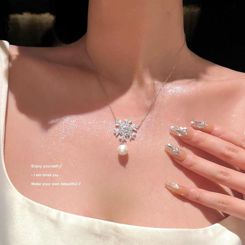 Seiko Women's Korean Style Pearl Snowflake Clavicle Necklace - Simple, Fashionable, Light Luxury Micro-Inlaid Design