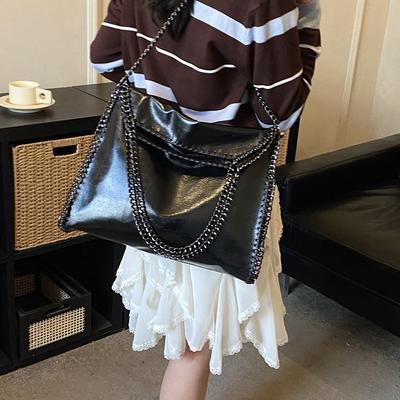 Large Capacity Chain Commuter Tote Bag Women's 2026 Spring New Casual Sense Personalized Shoulder Messenger Bag