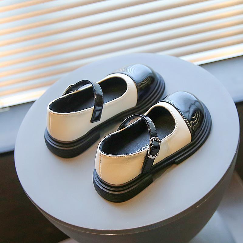 Girls' princess shoes 2025 new spring single shoes soft sole black and white color matching baby Mary Jane shoes children's leather shoes