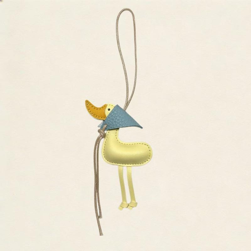 New Creative Scarf Duck Duck Duckling Car Keychain Leather Bag Pendant Pendant Car Keychain Decoration With Cute Keychain