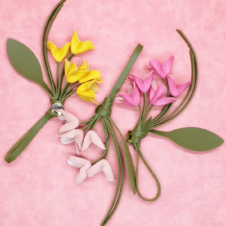 Anhängiger Schlüsselanhänger mit Blume aus hochwertigem PU-Leder, kompakter Schmuck, perfekt für Schlüssel, Rucksäcke und Handtaschen