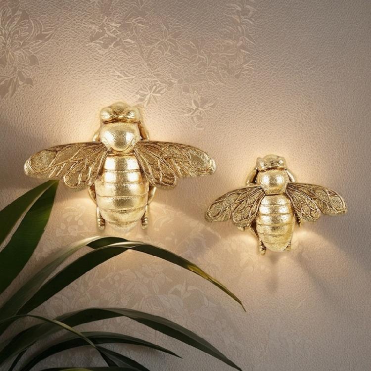 Resin Golden Bees Sculpture Hanging Animal Statue Ornament Adornment For Wall Display Housewarmings And Holiday Gift