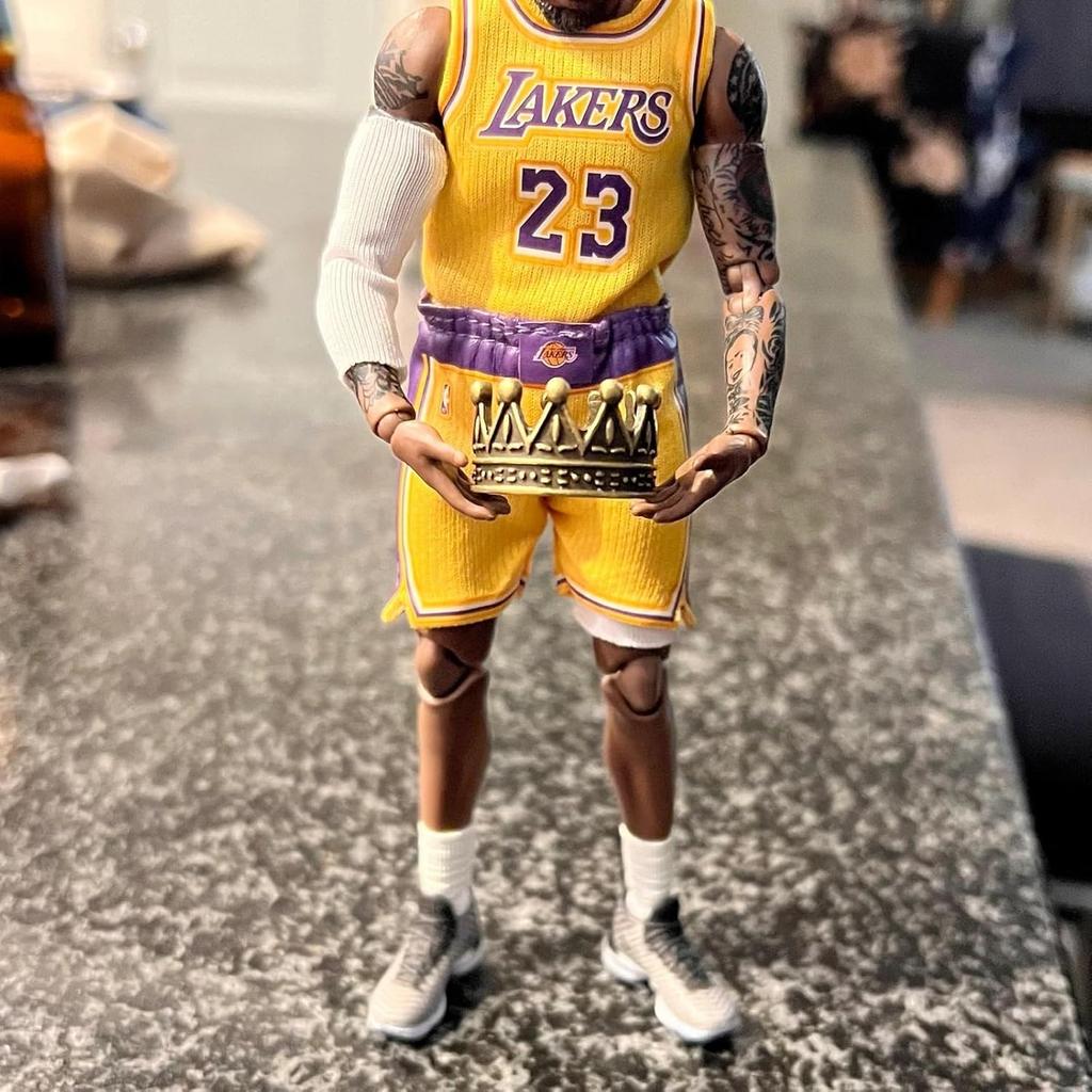 Dollhouse Mini Crown, Metal Doll Crown Dollhouse Miniature 1/12 Scale, Tiny Miniature Crown, Mini Alloy Crown, Dolls Headwear Accessories (4PCS)