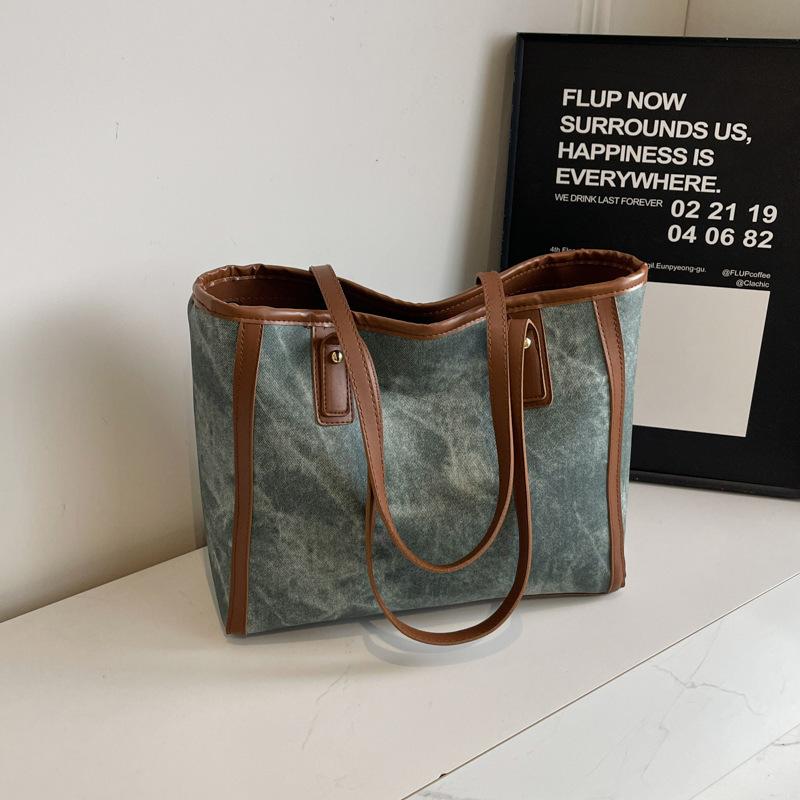 Korean Version of Large-capacity Underarm Bag 2025 New Simple Tote Bag Fashionable Niche Texture Casual Shoulder Commuter Bag