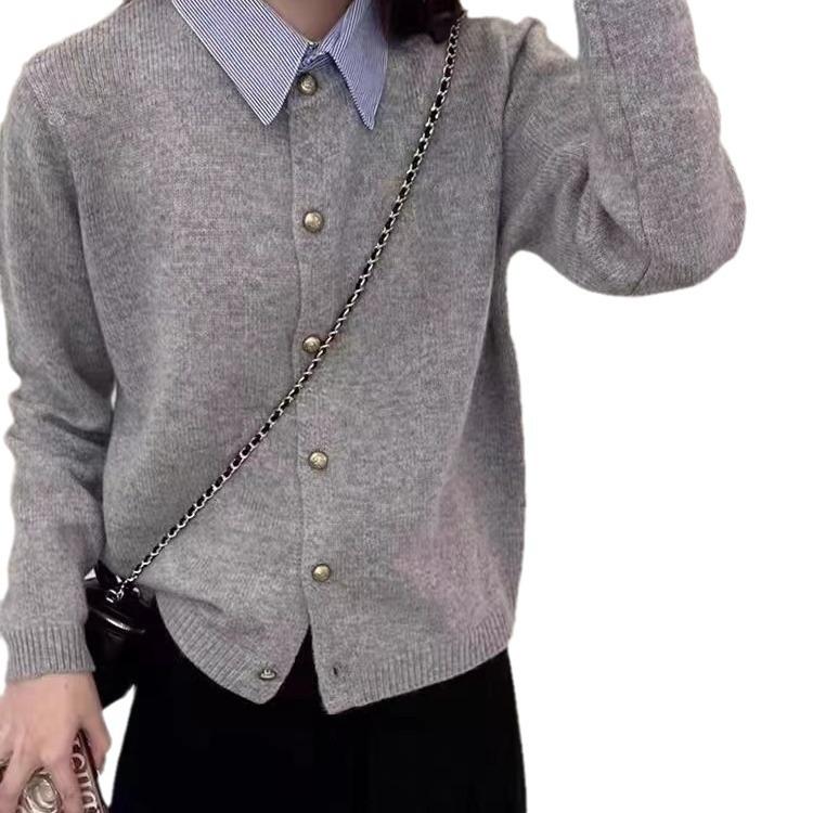 Frühlingsmodelle Falscher zweiteiliger Strick-Cardigan-Pullover Damen Temperament Pendler Zauber Hemdkragen Einreihiger Cardigan Damen