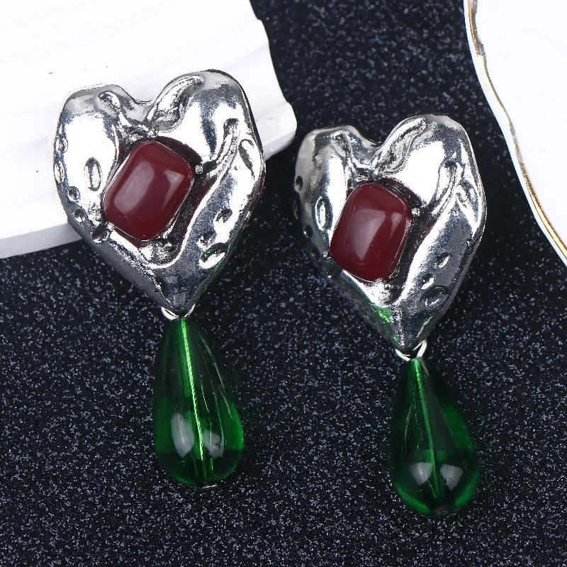 Vintage Emerald Green Teardrop Pendant Unique Drop Earrings Statement Heart-Shaped Earrings Retro Women'S Jewelry Gift