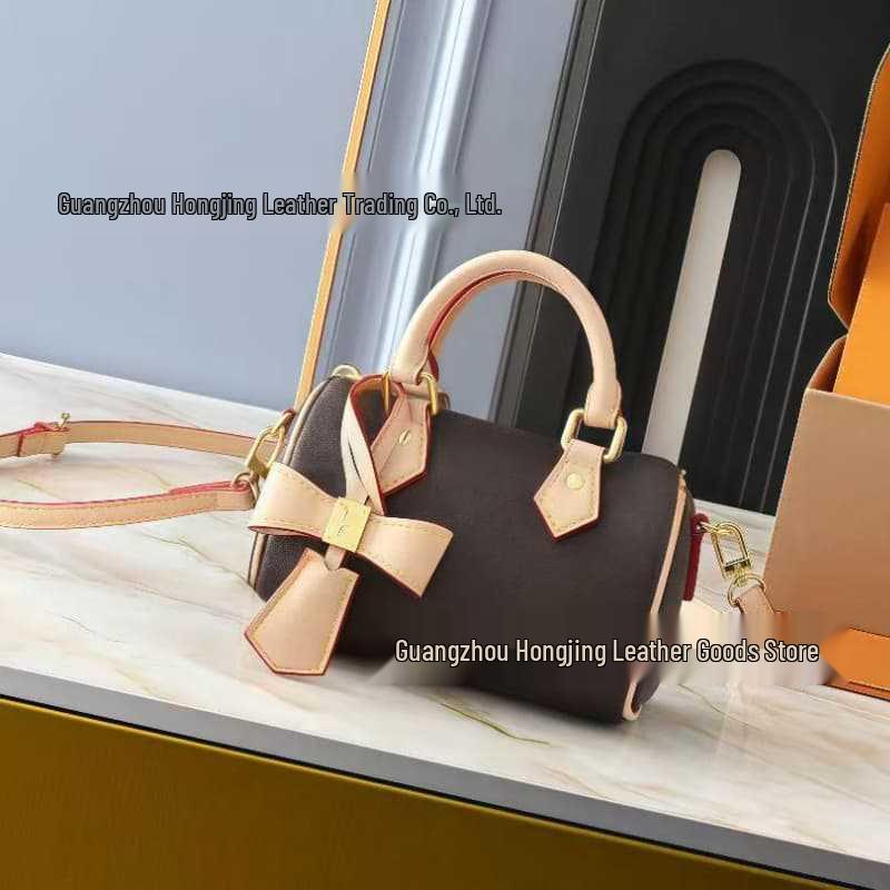 

2025 White Sancai Cowhide Bowknot Crossbody & Shoulder Bag 10x7.5x16 cm