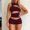 Completo casual da donna in due pezzi, senza maniche, con trafori e pantaloncini a vita alta