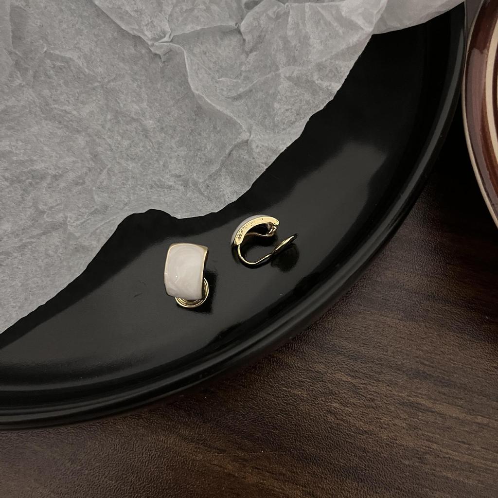 Pearl Mosquito Coil Disc Ear Clips: No-Pierce, Elegant French-Style Earrings for Women