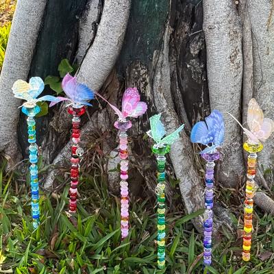 DIY Garden Metal Stake Decoration Butterfly Garden Stake Set Colorful Beaded Garden Walking Path Decor Stakes Vivid Butterfly Decorations