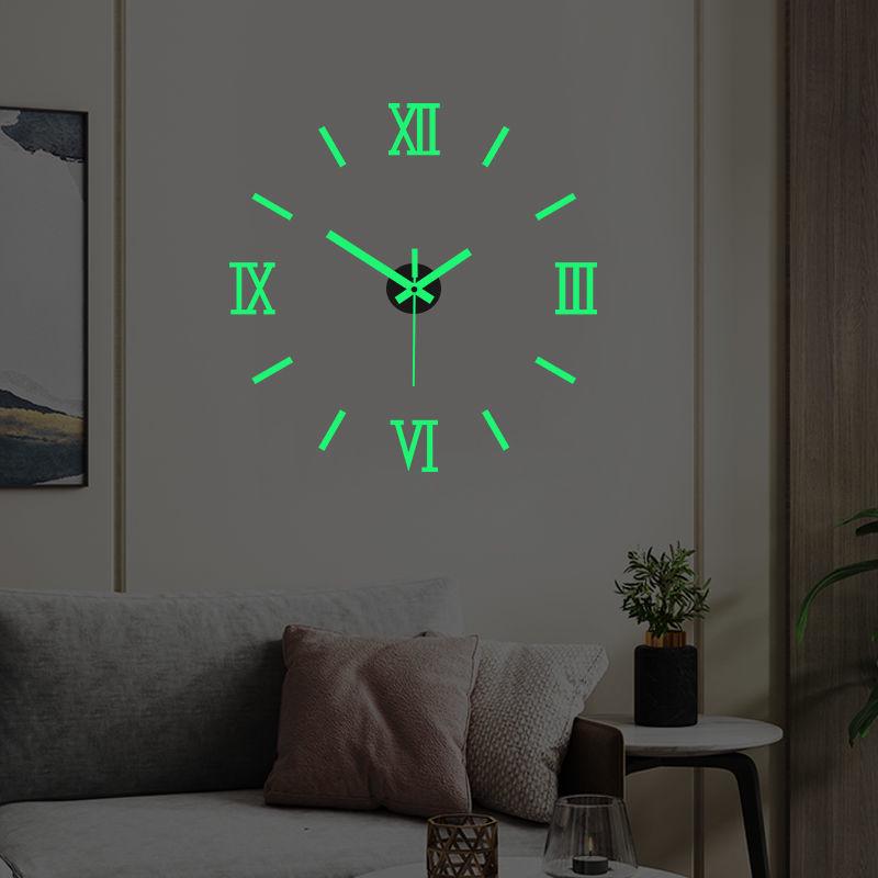 Minimalistické DIY tiché nástěnné hodiny se svítící dekorativní nálepkou