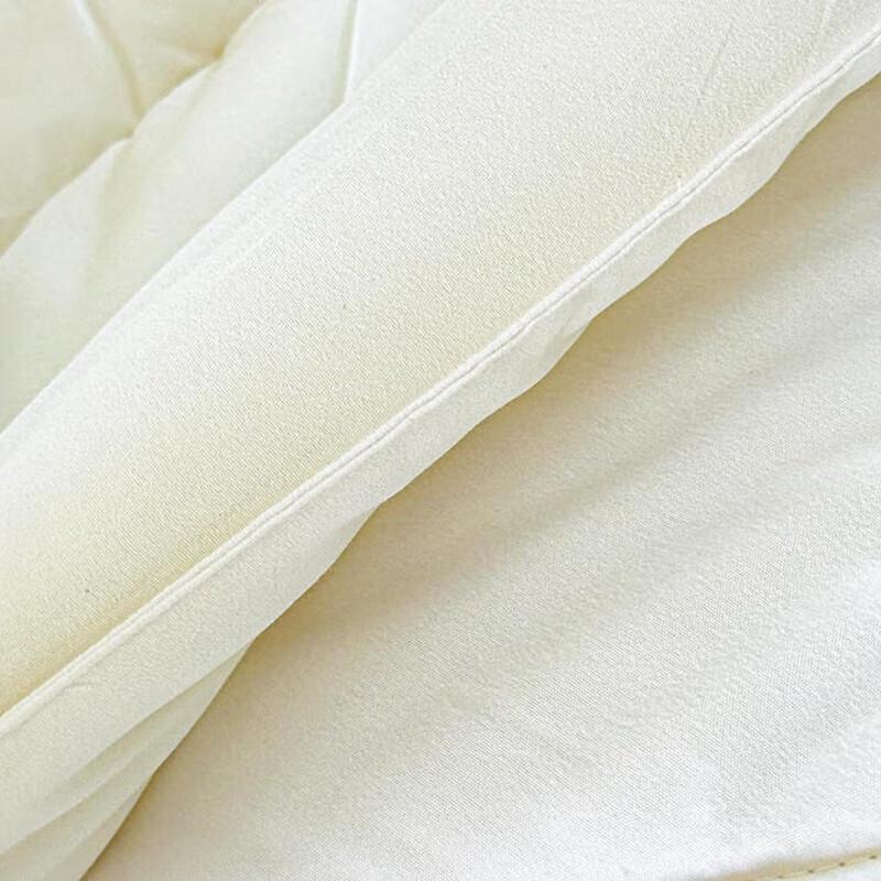 All-Season Thermal Regulating Quilt