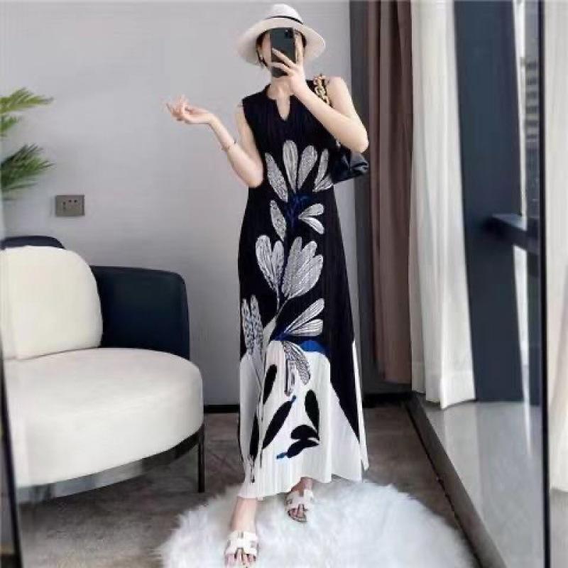 Miyake Pleated Ink Print Vest Dress Long Dress Summer 2026 New Slimming Dress Elegant Temperament Youthful Appearance One size fits all