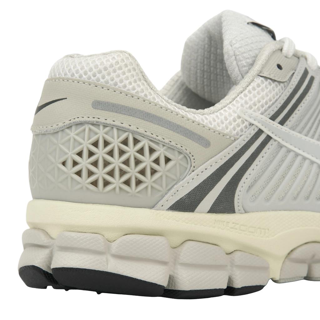 Nike Air Zoom Vomero 5 Platinum Tint Unisex-Sneaker Weiß Kaschmir Eisen-Grau HF0731-007