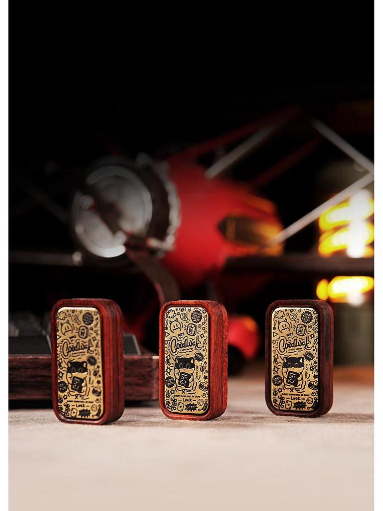 EDC Small Leaf Sandalwood Rosewood Magnetic Push Card Decompression Toy - Pop Fidget Spinner