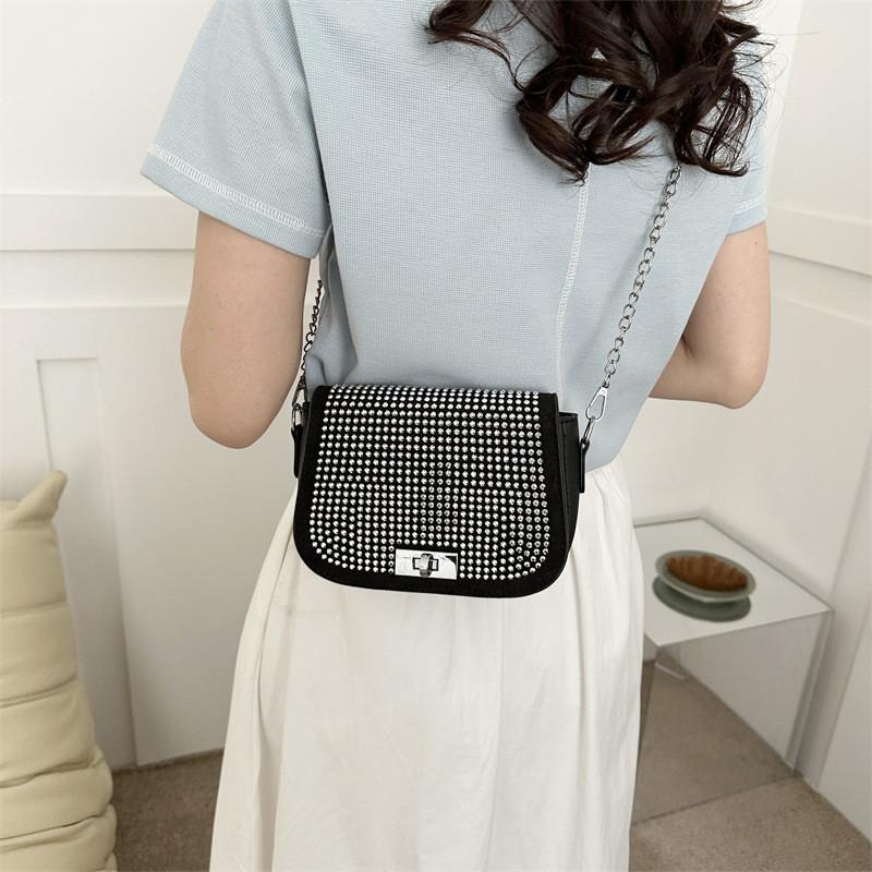 Stylish Trendy Chain Bag For Women Casual Commuting Shoulder Purse In Black White Khaki Silver