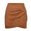Gonna avvolta in natiche in pelle scamosciata tinta unita Gonna corta con cerniera irregolare pieghettata per abbigliamento da donna