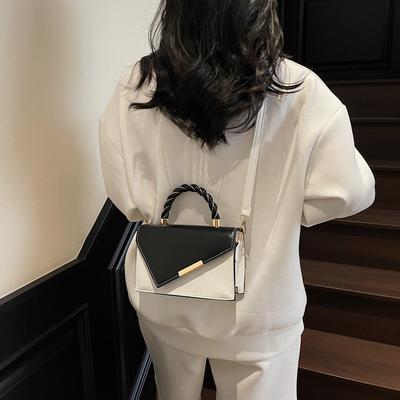 Versão coreana de bolsa quadrada pequena simples para carregar na mão ou no ombro, nova moda 2025, retalhos diagonais, cores contrastantes, bolsa mensageira portátil para mulher, para o dia a dia