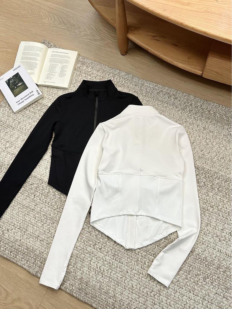 ALO Yoga Schlank geschnittene Langarm-Radjacke mit Stehkragen und Taillenraffung