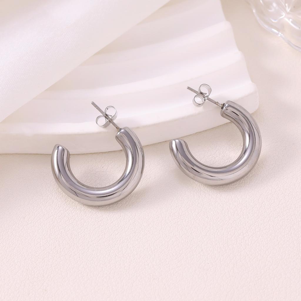 European and American stainless steel C-shaped earrings, high-end fashion and versatile earrings, temperament trend INS stainless steel stud earrings