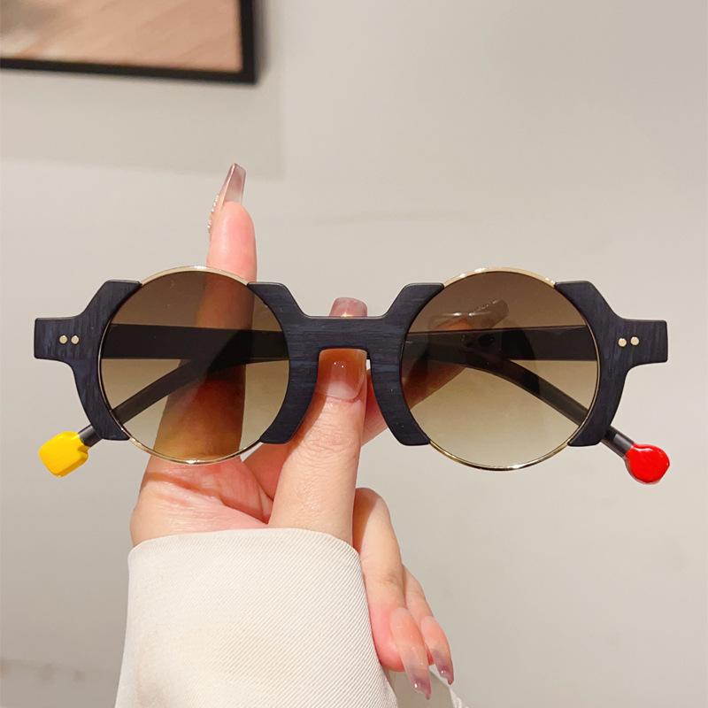 

Персонализированные солнцезащитные очки Splicing Colors Rice Nail Round Frame Hip-hop Sunglasses Exaggerated Design of Sunglasses