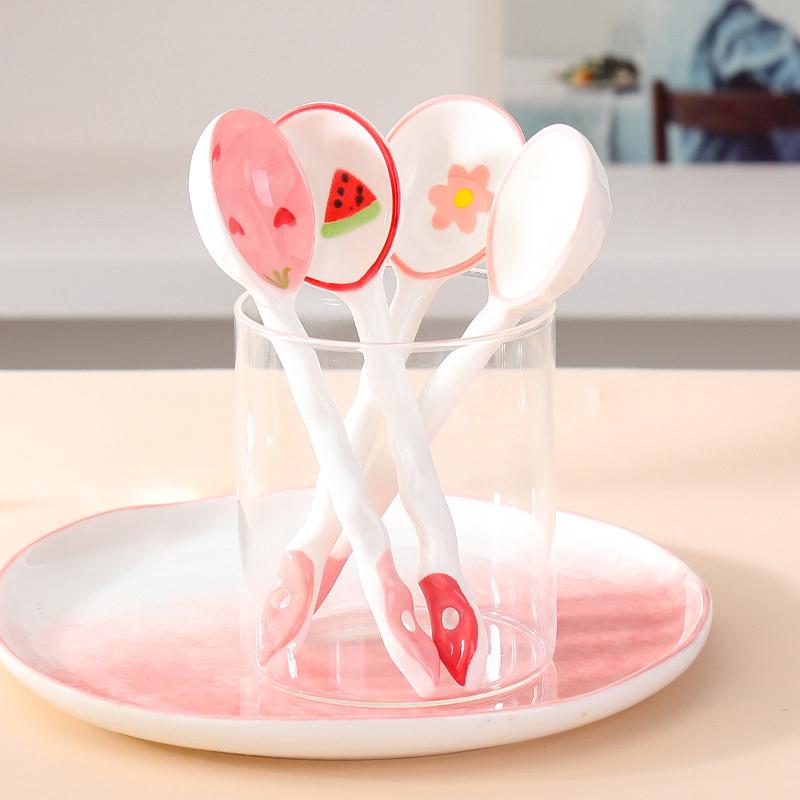 Kawaii Ovoce Jahoda Keramická Polévková Lžíce Roztomilá Zmrzlina Ručně Malovaná Kávová Dezertní Lžíce s Dlouhou Rukojetí Kuchyňské Doplňky