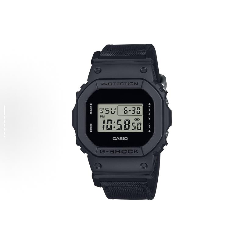 CASIO Customized watch modified series reverse display classic retro small square watch fashion trend DW-5600UBB-1DR mo DW-5600UBB-1DR чёрный
