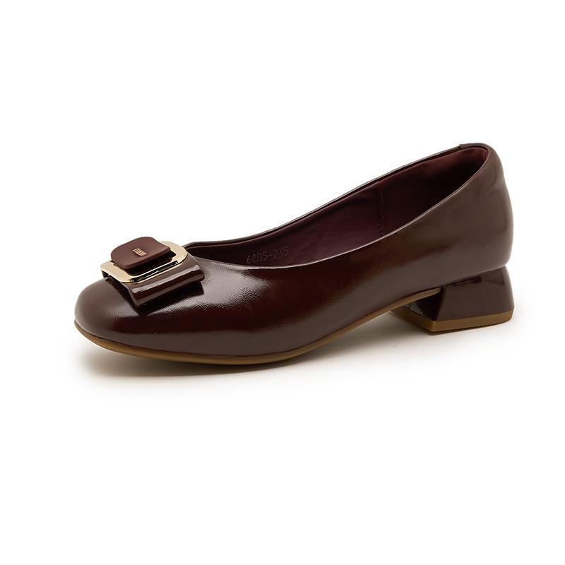 

2025 autumn French retro leather fashion single shoes women s one-pedal casual shallow mouth square heel work casual shoes 35