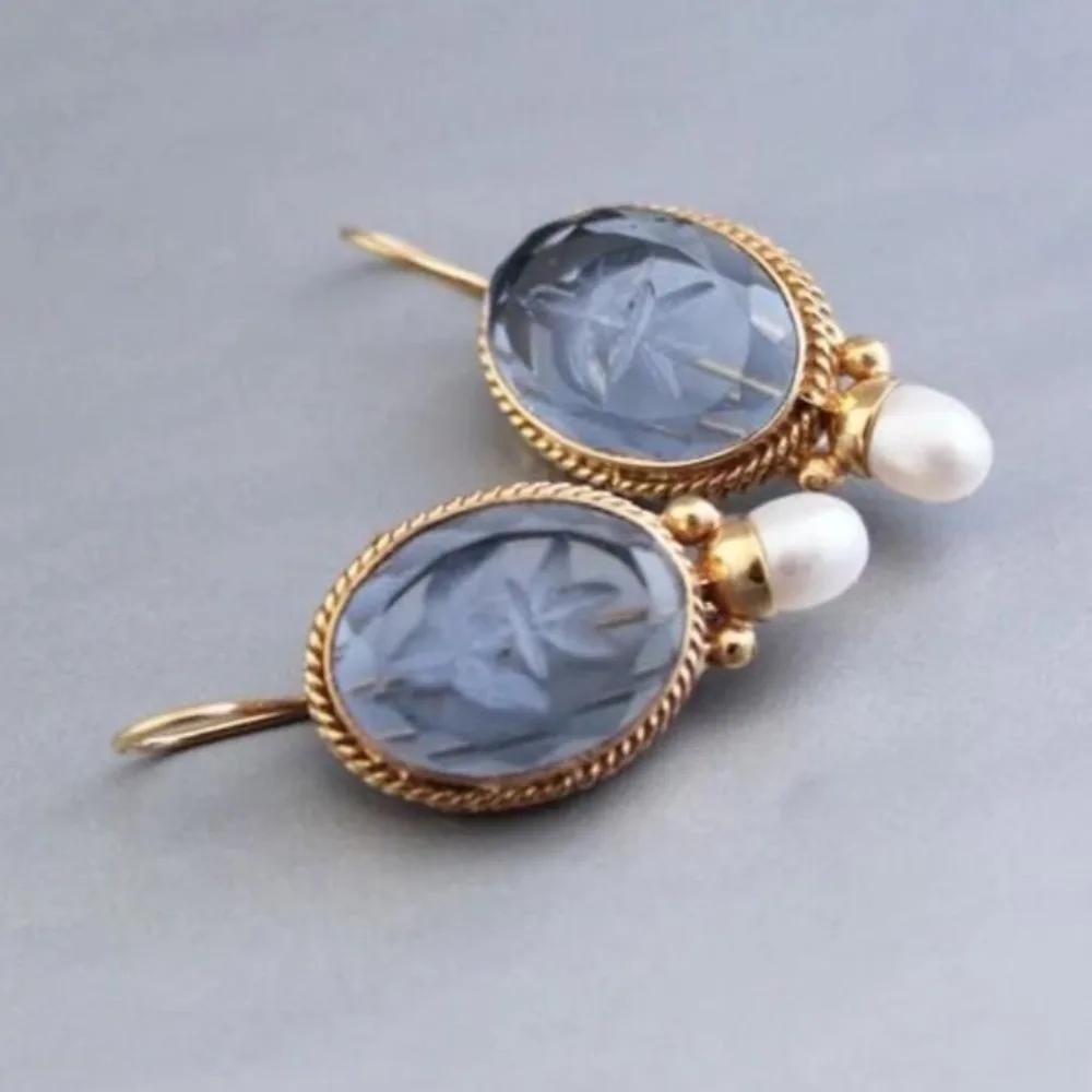 Retro Colorful Artistic Carved Jewelry Colorful Relief Medieval Flower Heart Necklace Palace Style Carving