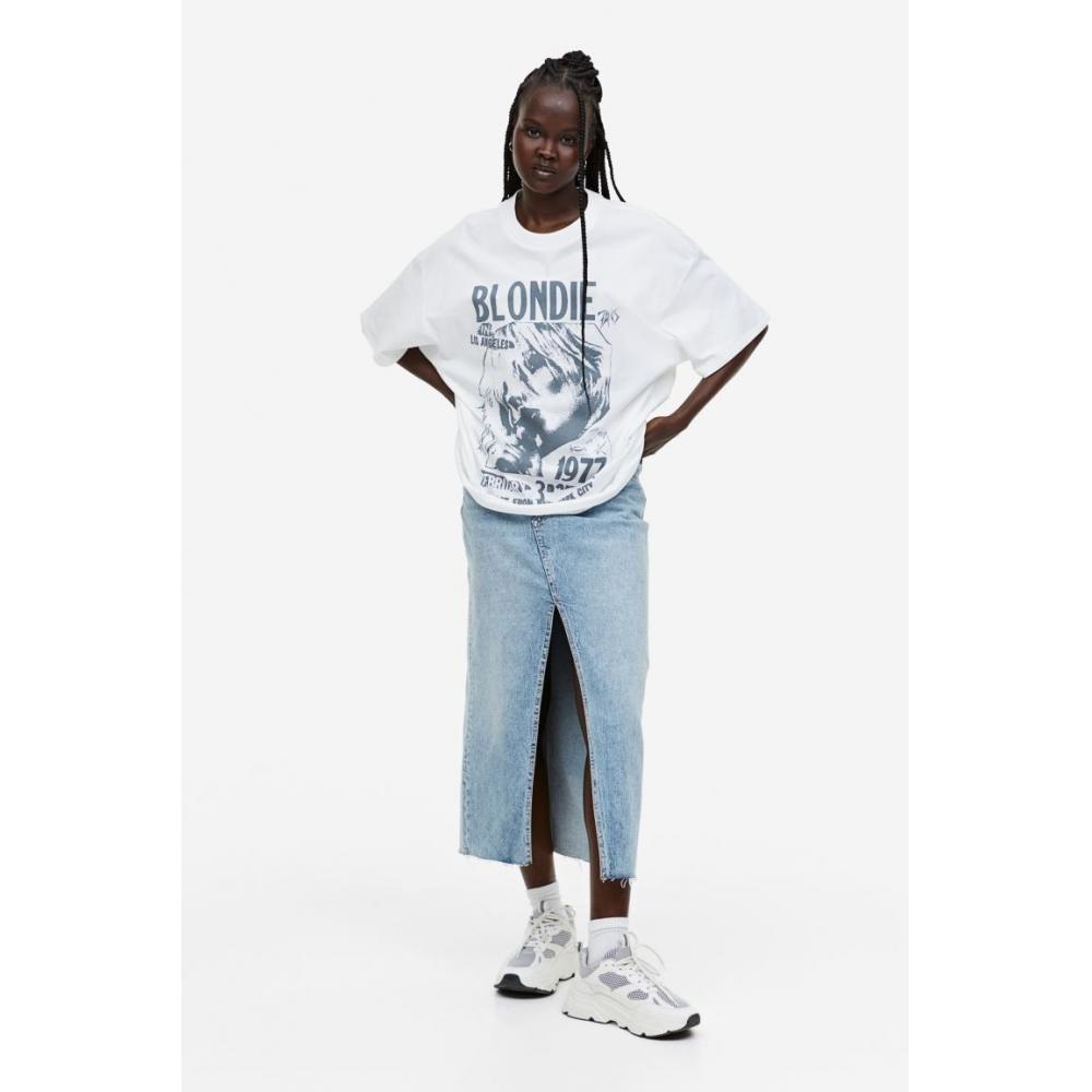 

Футболка HM оверсайз с принтом, белая блондинка