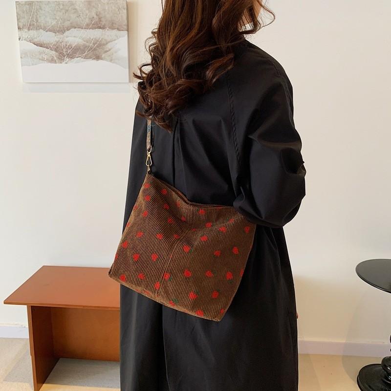 Trendy Fashionable Vertical Quilted Tote Bag For Women Ideal For Daily Use And Commuting