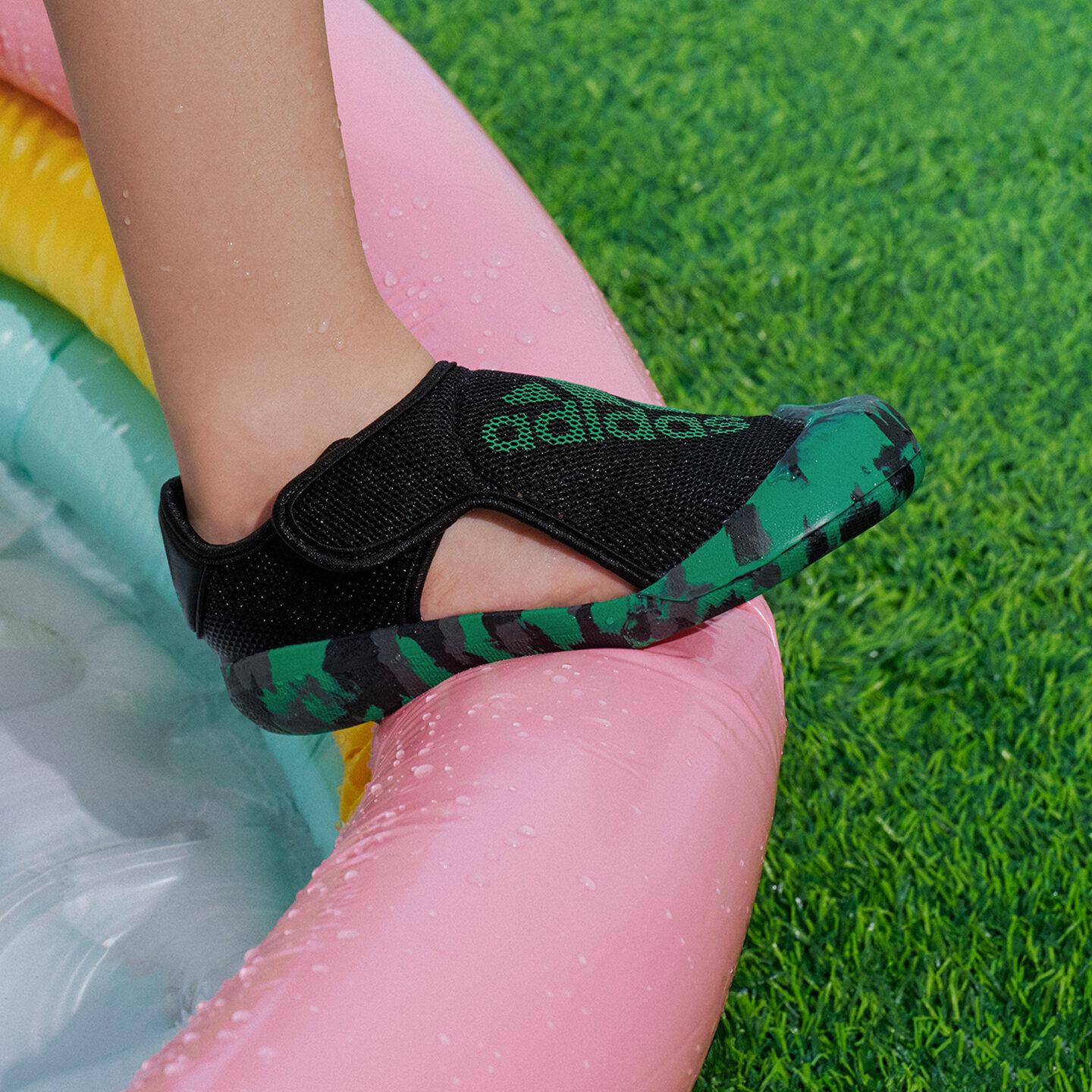 adidas AltaVenture 2 Core Black Green 31.5