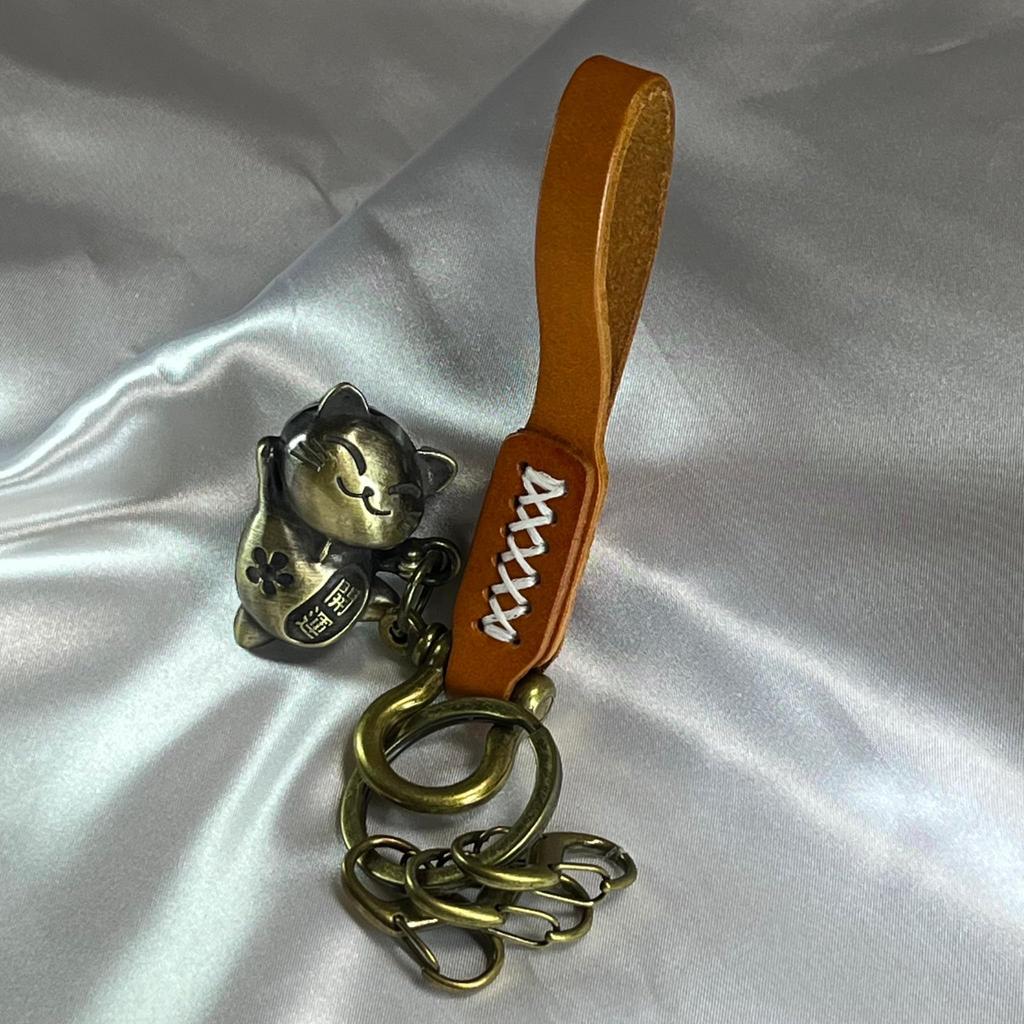 Cowshoo Leather Keychain Key Ring with S-Hooks, 3-Piece Set with Maneki-neko Charm, Lucky and Promising Design, Unisex, Toro Design, Perfect Gift,