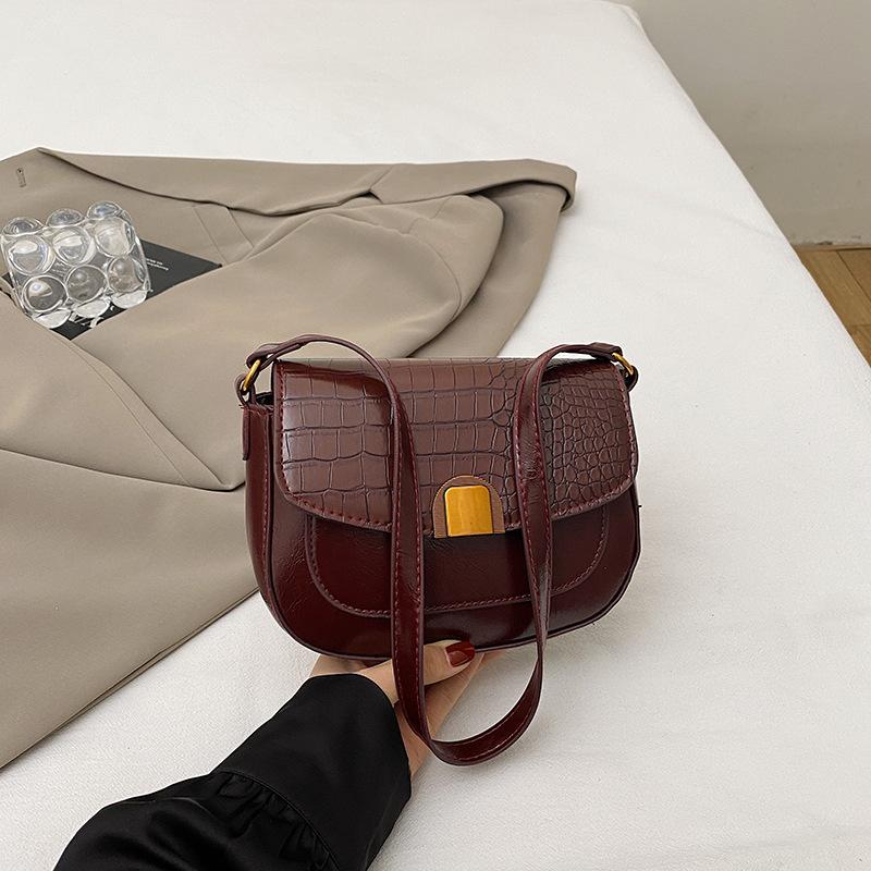 Niche Texture Underarm Bag Women's Bag 2025 Spring New Trendy Niche Retro Saddle Bag Shoulder Messenger Bag