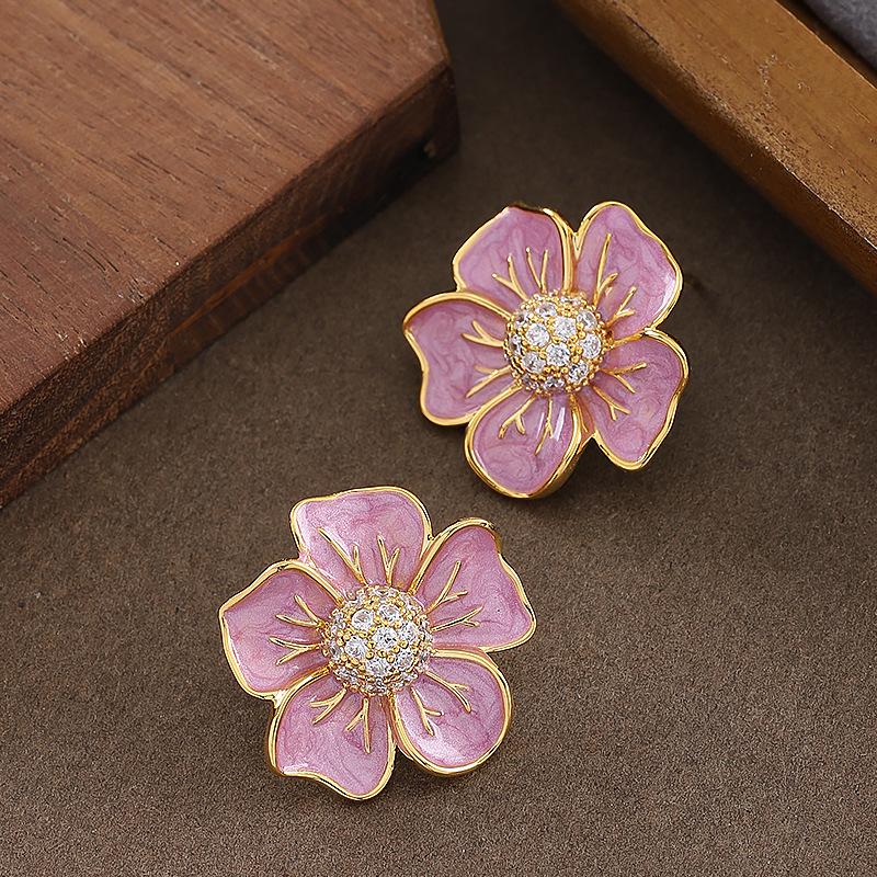 

Hong Kong style retro personality medium ancient style enamel drop glaze flower stud earrings light luxury elegant sweet high-end earrings фиолетовый